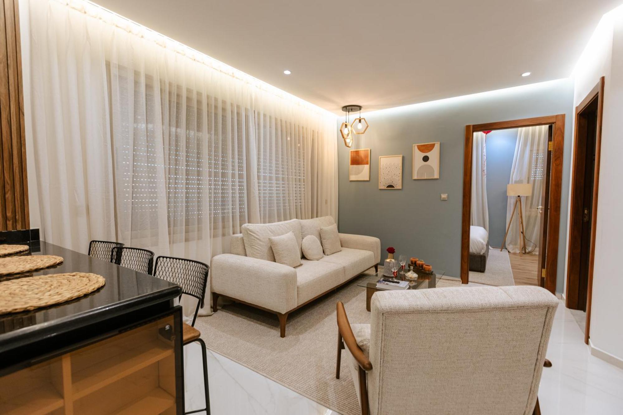 Marina View Residence Luxurious Studio Retreat With Stunning Ocean Views 1 Double Bedroom, 1 Convertible Couch طنجة المظهر الخارجي الصورة
