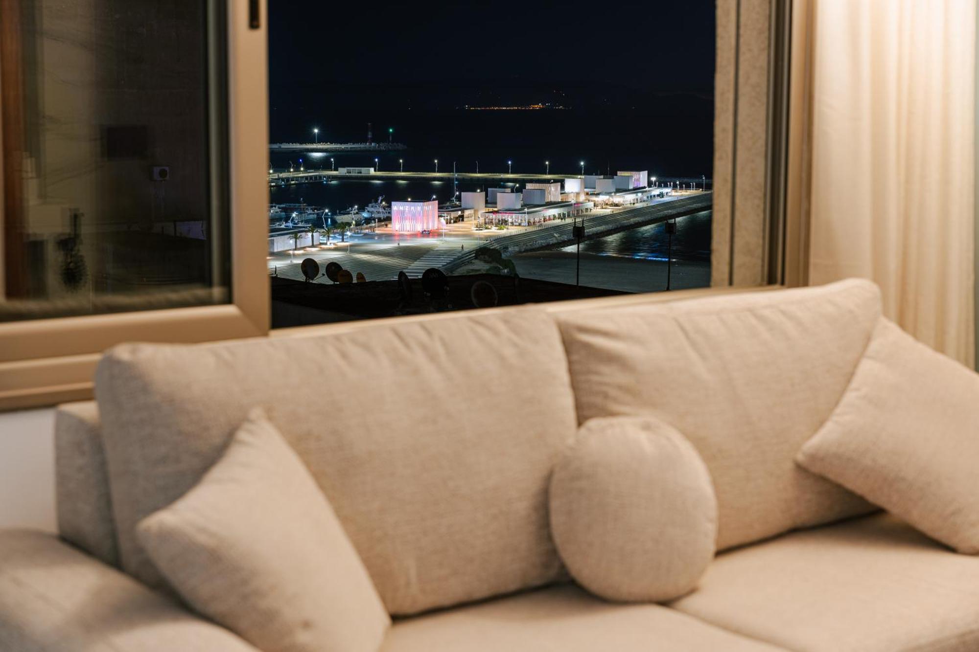Marina View Residence Luxurious Studio Retreat With Stunning Ocean Views 1 Double Bedroom, 1 Convertible Couch طنجة المظهر الخارجي الصورة