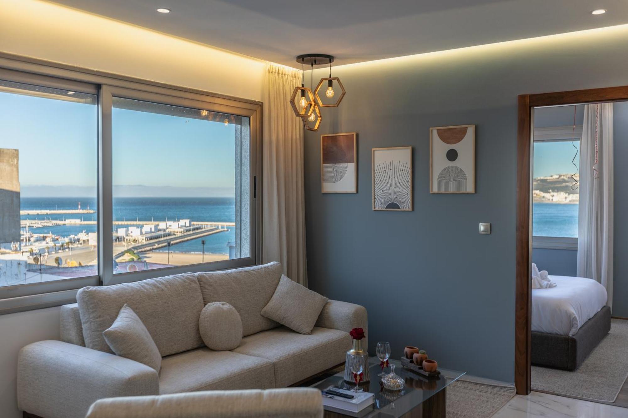 Marina View Residence Luxurious Studio Retreat With Stunning Ocean Views 1 Double Bedroom, 1 Convertible Couch طنجة المظهر الخارجي الصورة