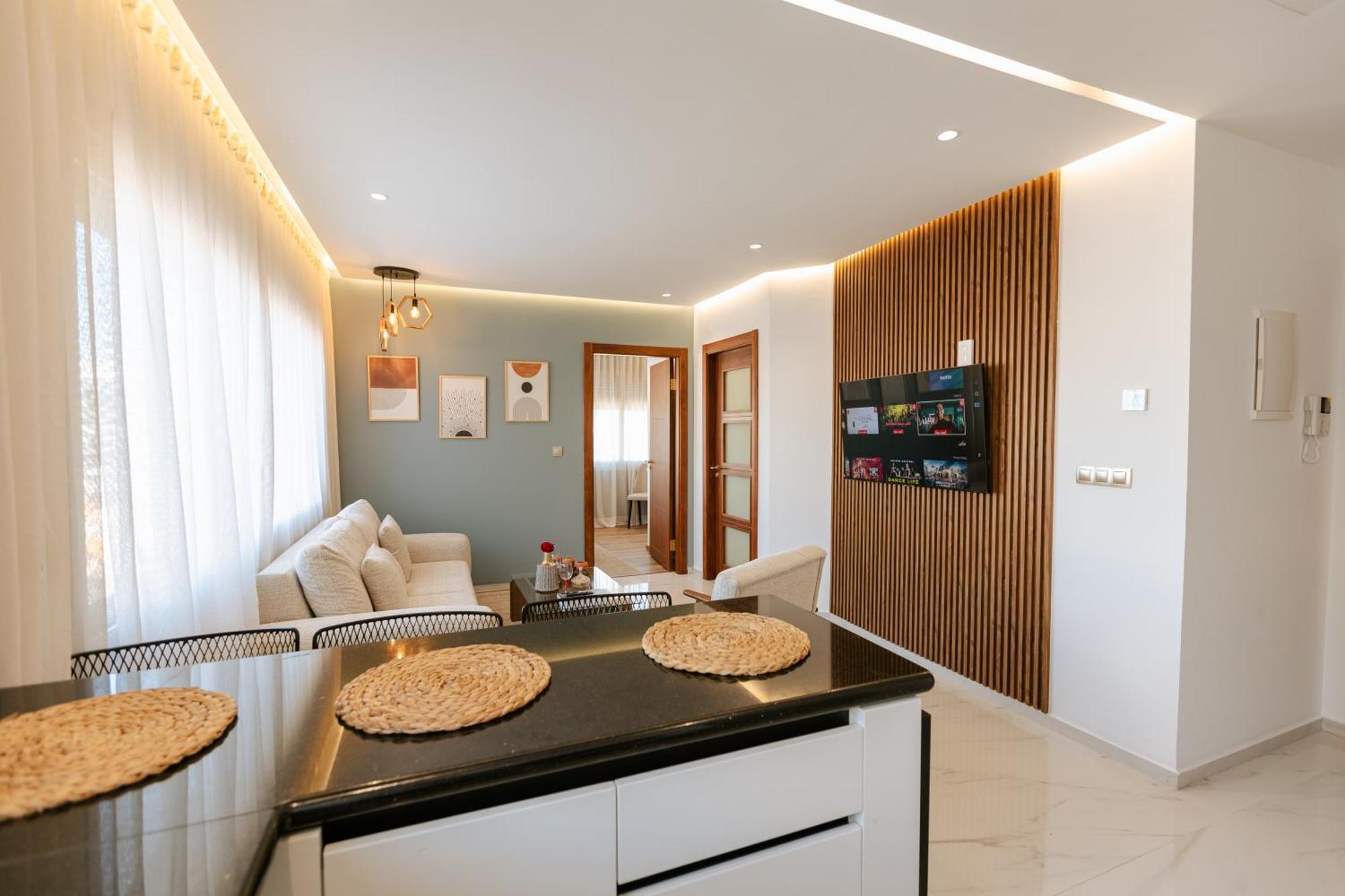 Marina View Residence Luxurious Studio Retreat With Stunning Ocean Views 1 Double Bedroom, 1 Convertible Couch طنجة المظهر الخارجي الصورة