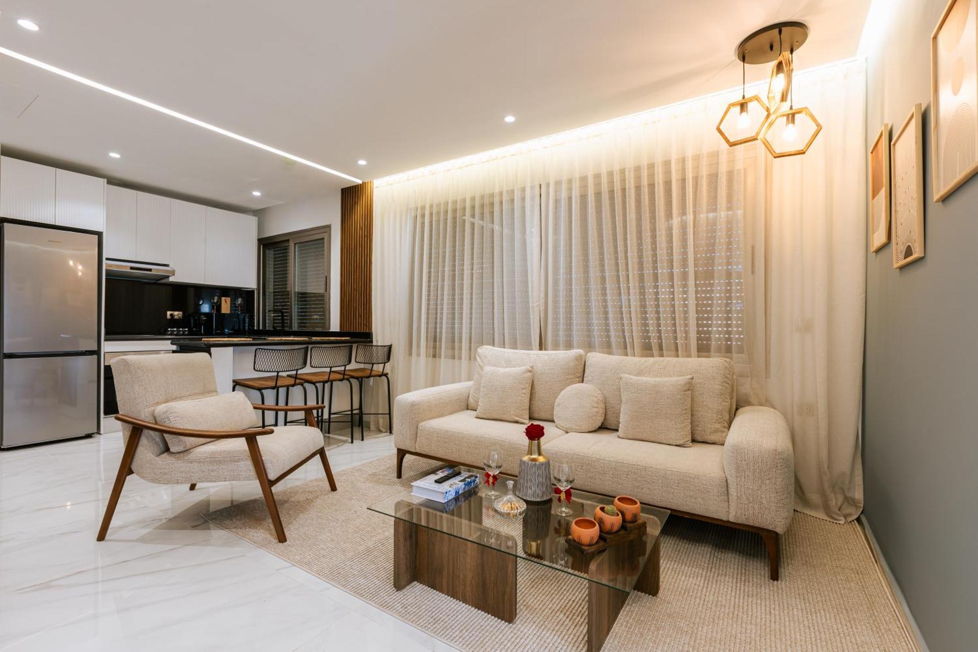 Marina View Residence Luxurious Studio Retreat With Stunning Ocean Views 1 Double Bedroom, 1 Convertible Couch طنجة المظهر الخارجي الصورة