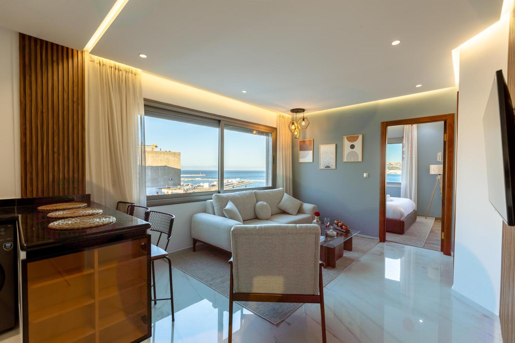 Marina View Residence Luxurious Studio Retreat With Stunning Ocean Views 1 Double Bedroom, 1 Convertible Couch طنجة المظهر الخارجي الصورة